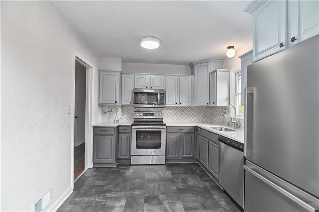 8409 Elm Avenue — photo 10