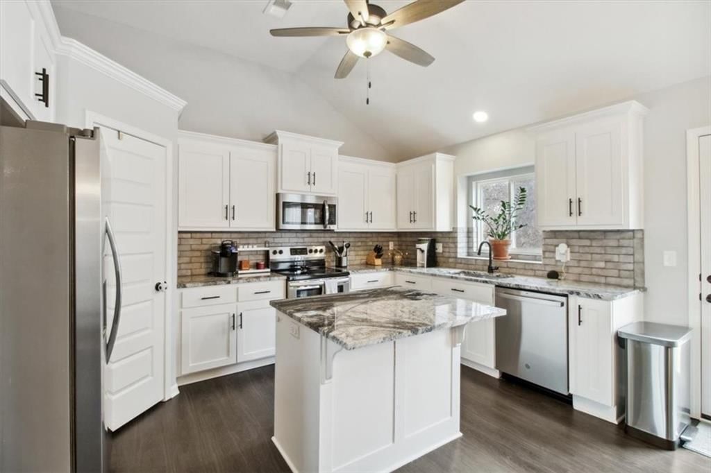 203 Tanner Place — photo 8