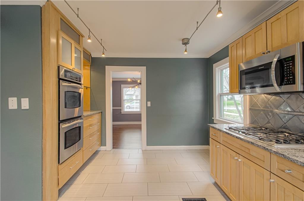 1012 W 71st Terrace — photo 17