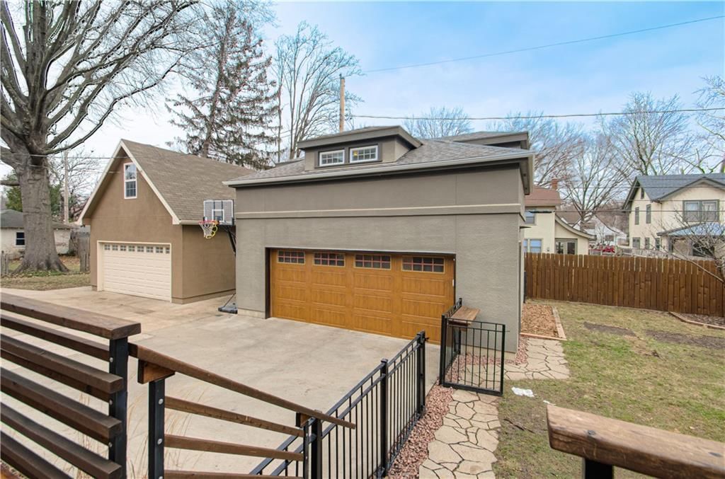 1012 W 71st Terrace — photo 38