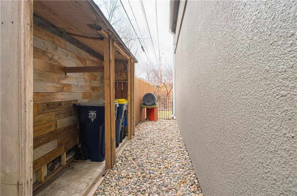 1012 W 71st Terrace — photo 45