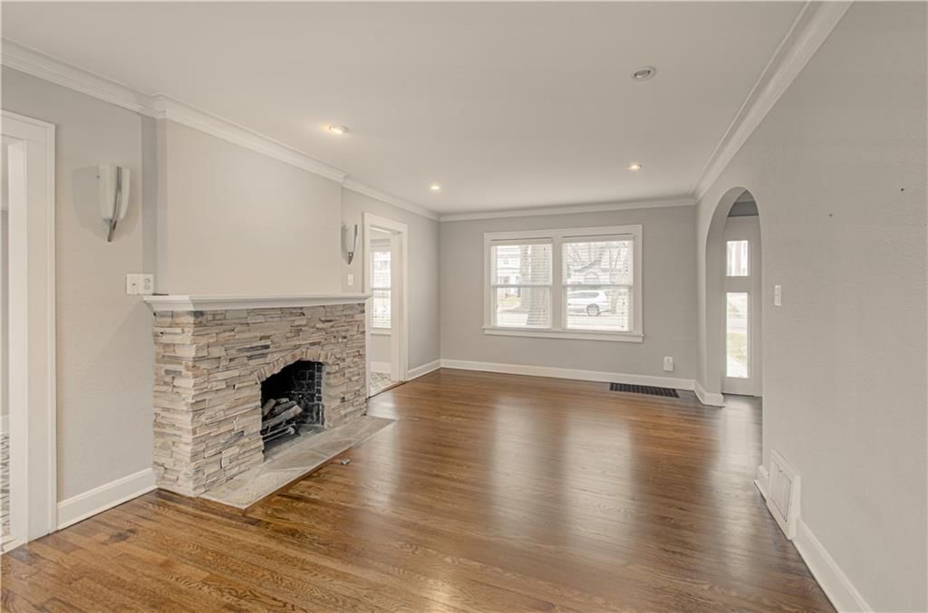 1012 W 71st Terrace — photo 8