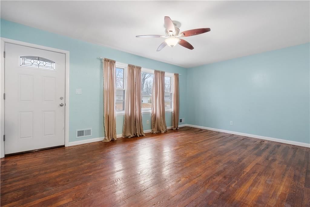 8212 E 85th Terrace — photo 3