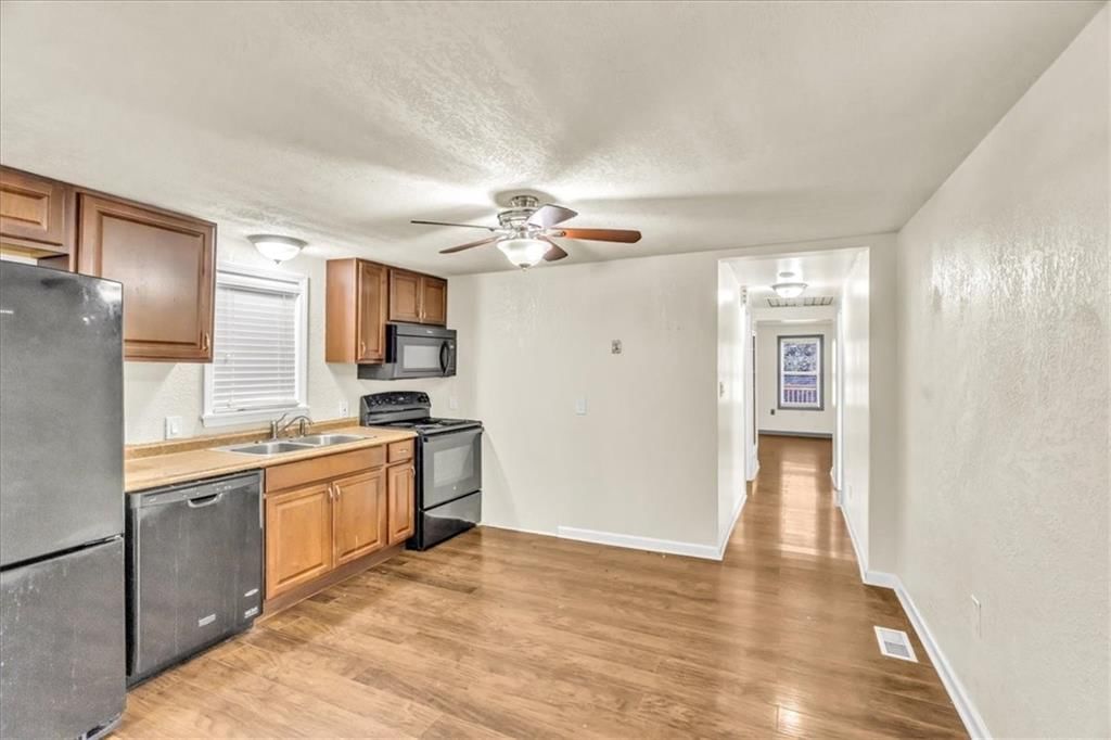 136 N Brookside Avenue — photo 11