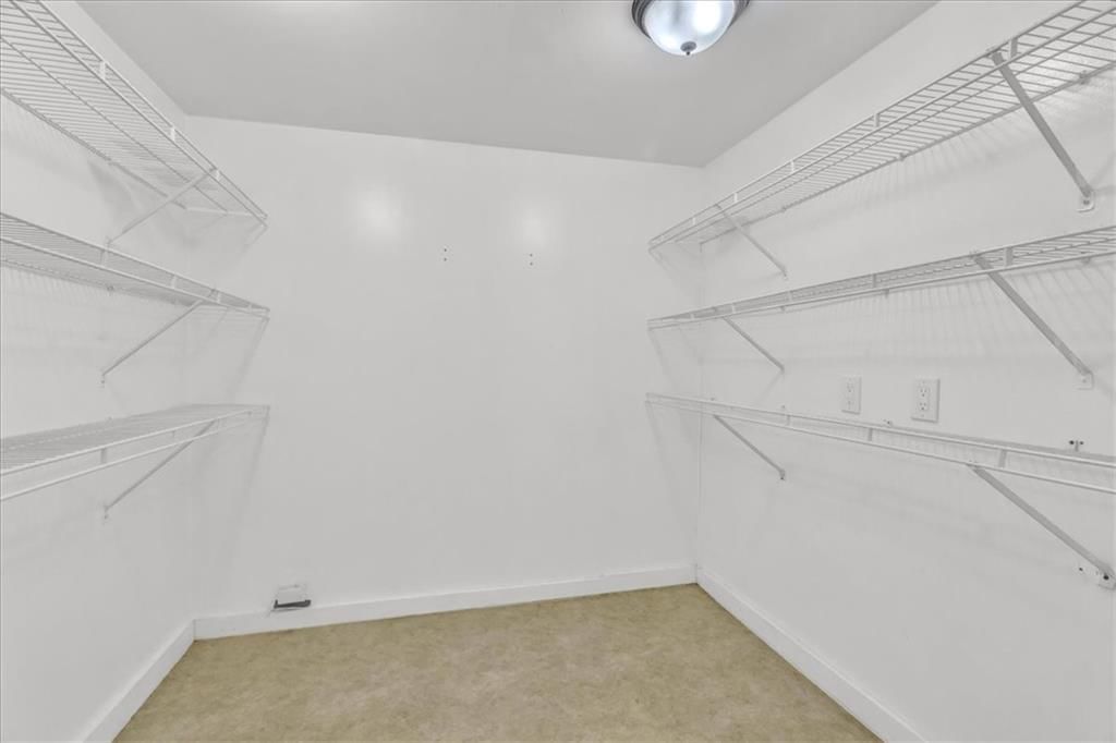 136 N Brookside Avenue — photo 12