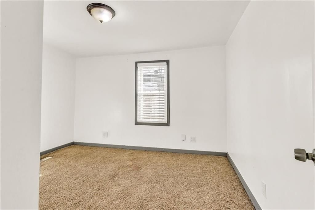 136 N Brookside Avenue — photo 13