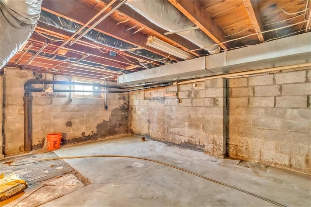 136 N Brookside Avenue — photo 20