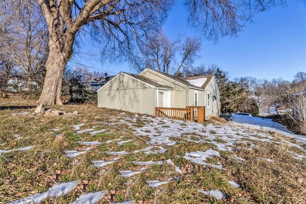 136 N Brookside Avenue — photo 22