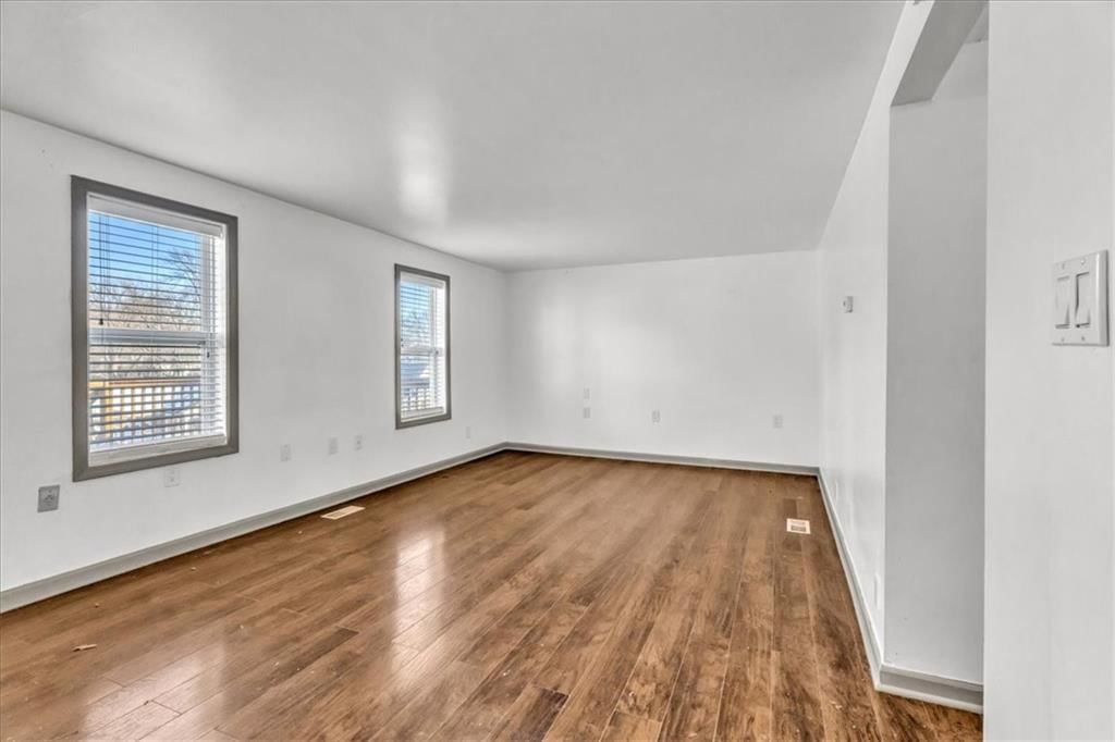 136 N Brookside Avenue — photo 4