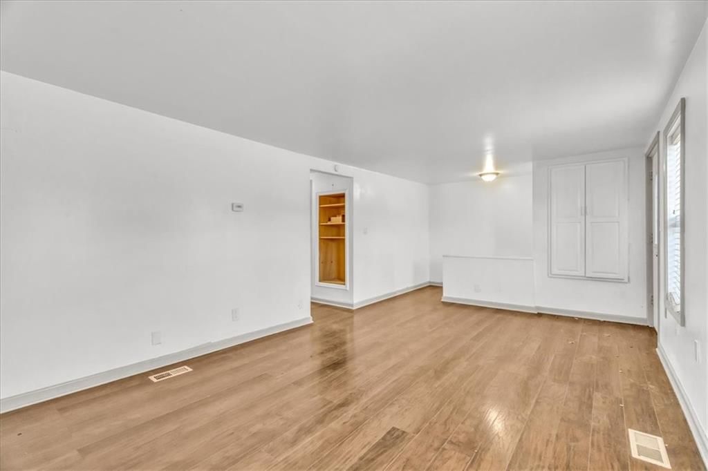 136 N Brookside Avenue — photo 6