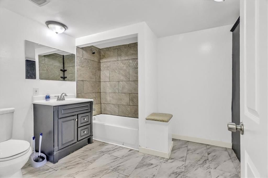 136 N Brookside Avenue — photo 7