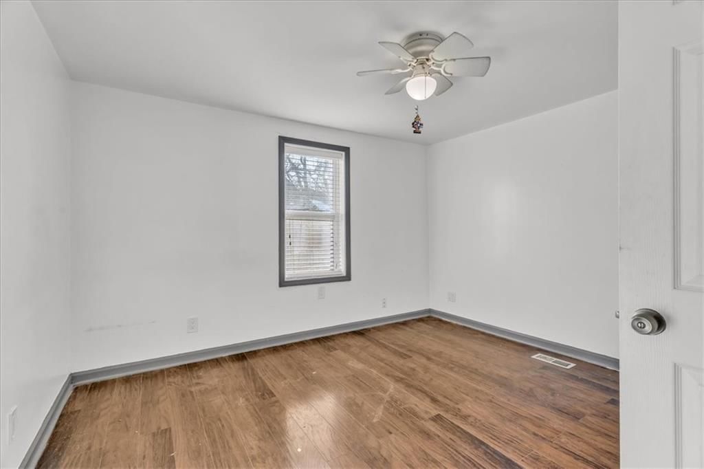 136 N Brookside Avenue — photo 8
