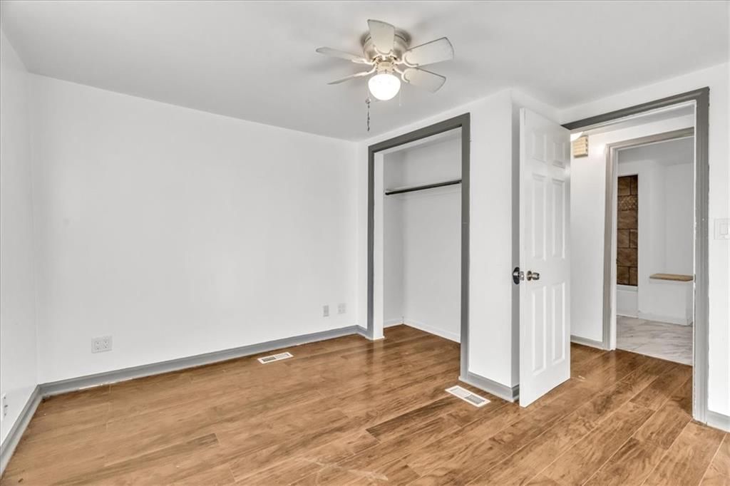 136 N Brookside Avenue — photo 9