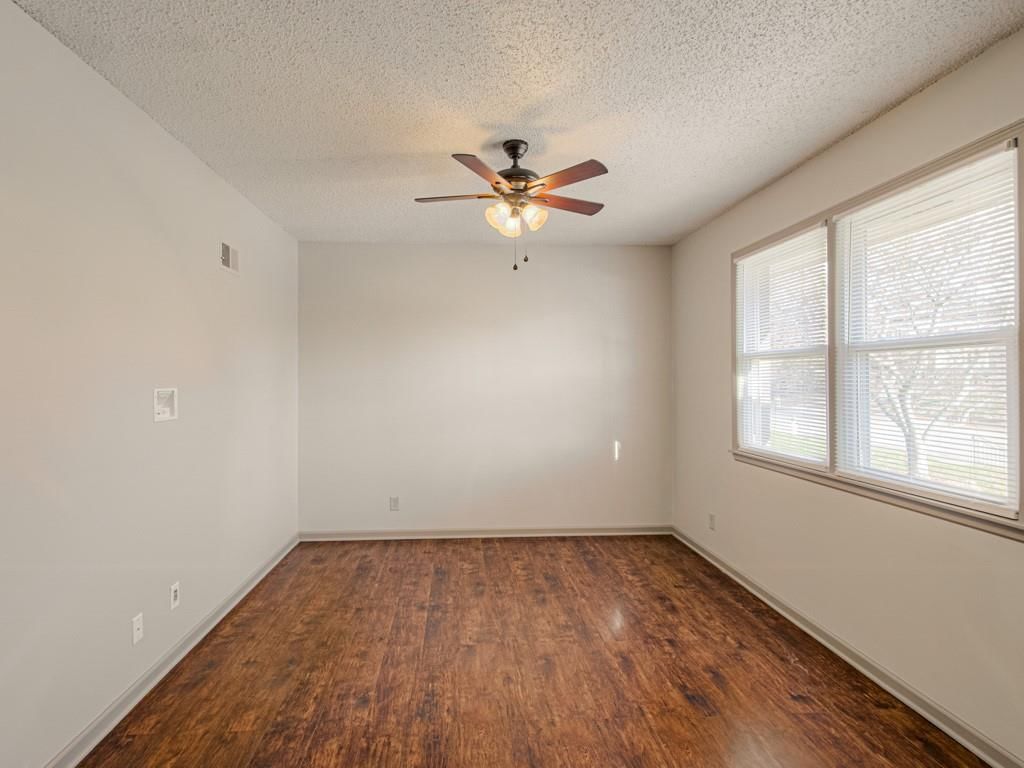 4010 NE ANTIOCH Road — photo 5