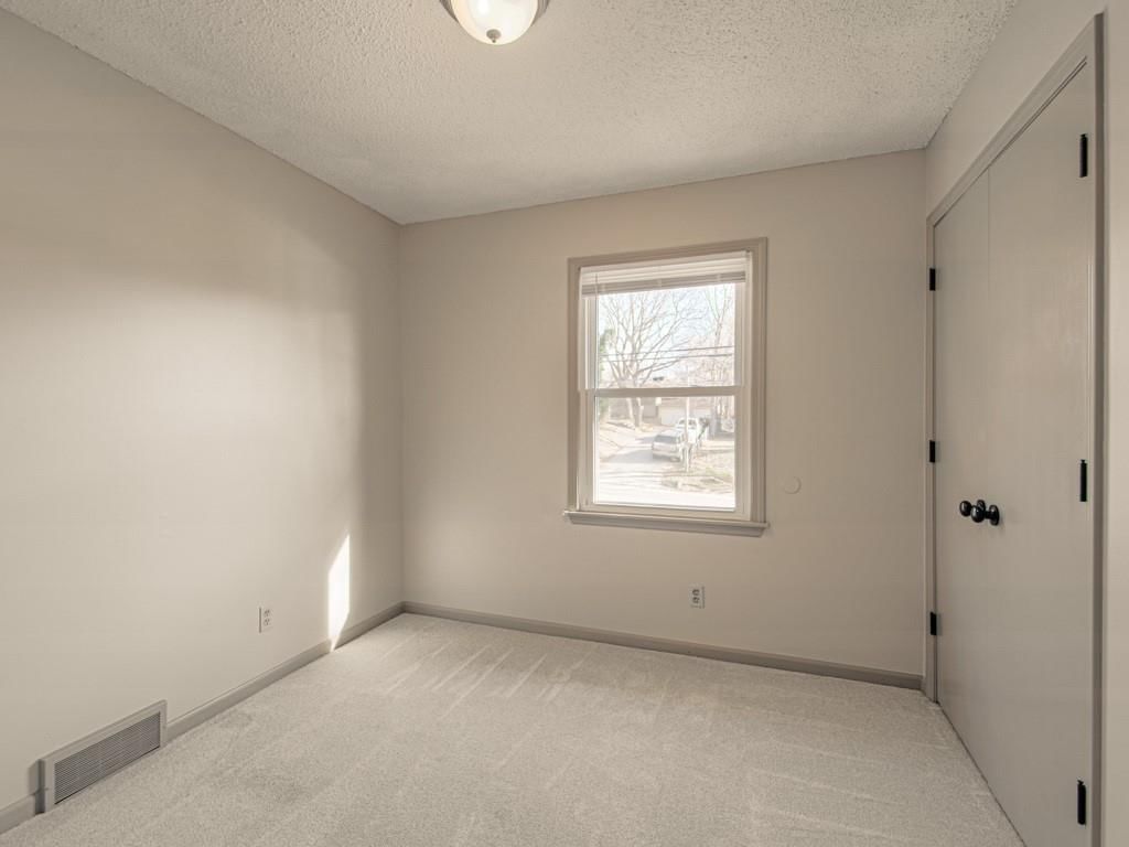 4010 NE ANTIOCH Road — photo 8