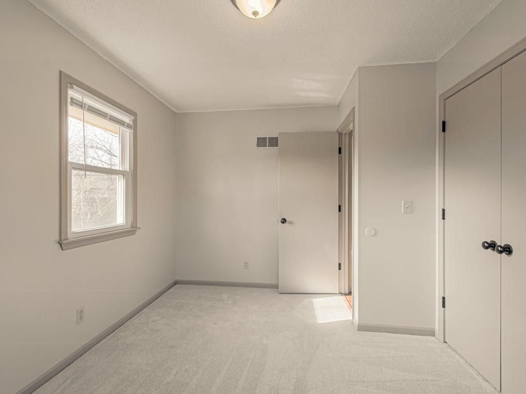 4010 NE ANTIOCH Road — photo 9