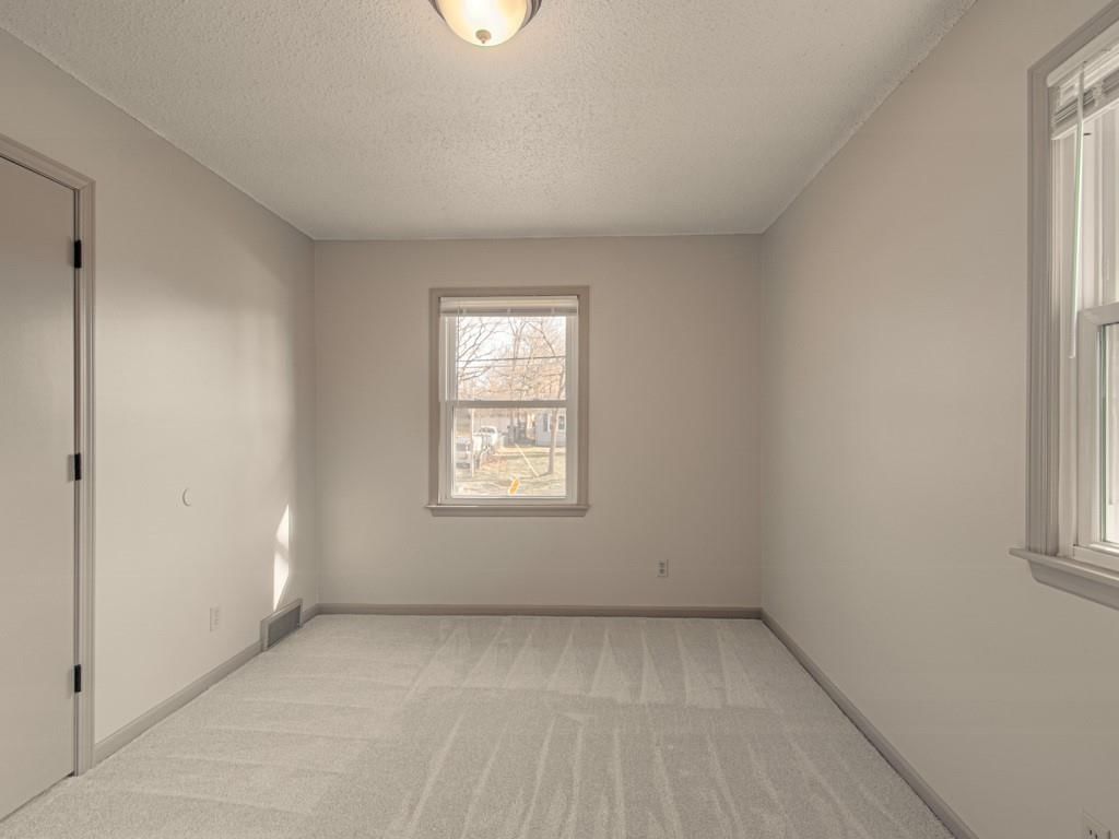 4010 NE ANTIOCH Road — photo 10