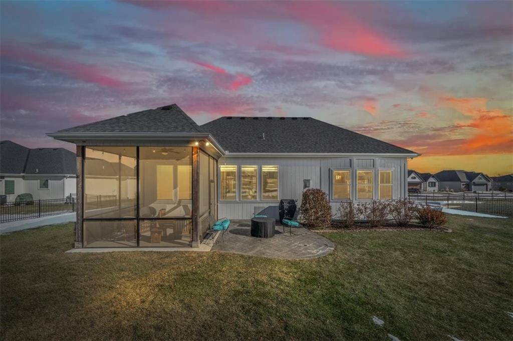 4300 Lakeshore Drive — photo 31