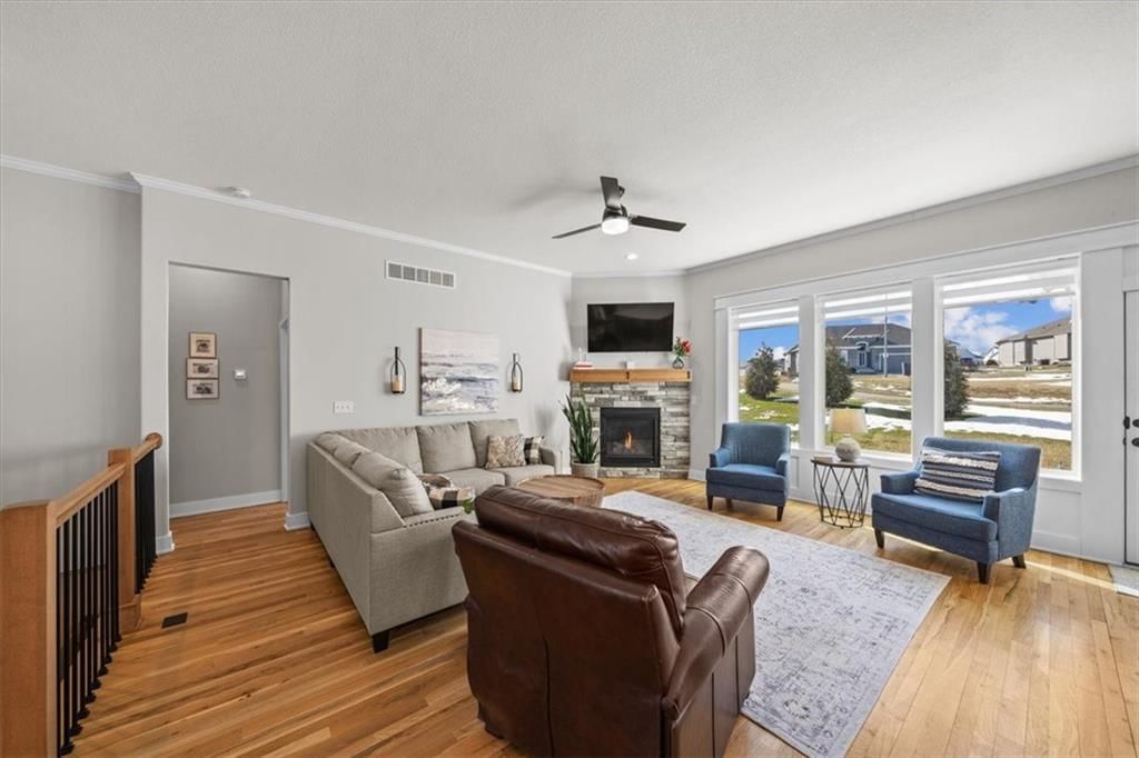 4300 Lakeshore Drive — photo 9