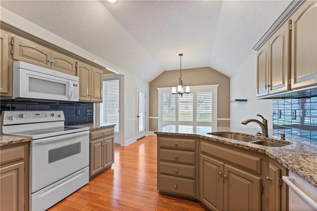 17812 E 30th Street — photo 5