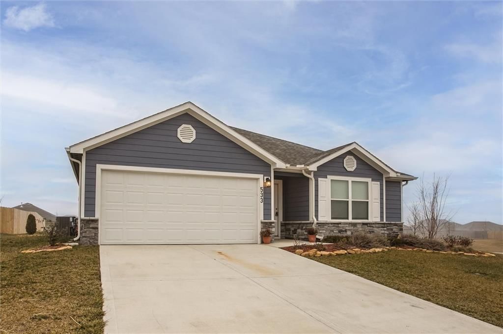533 SE Laurel Drive, Blue Springs, MO