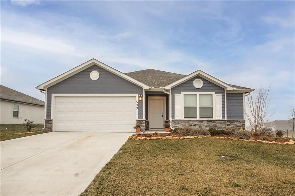 533 SE Laurel Drive — photo 2