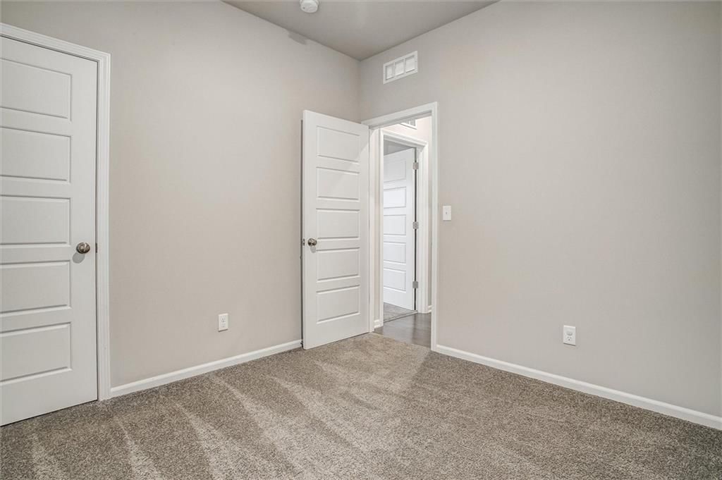 533 SE Laurel Drive — photo 11
