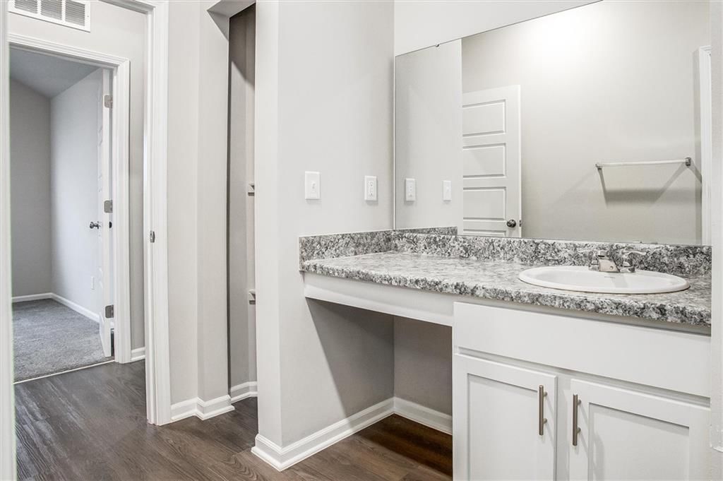 533 SE Laurel Drive — photo 13