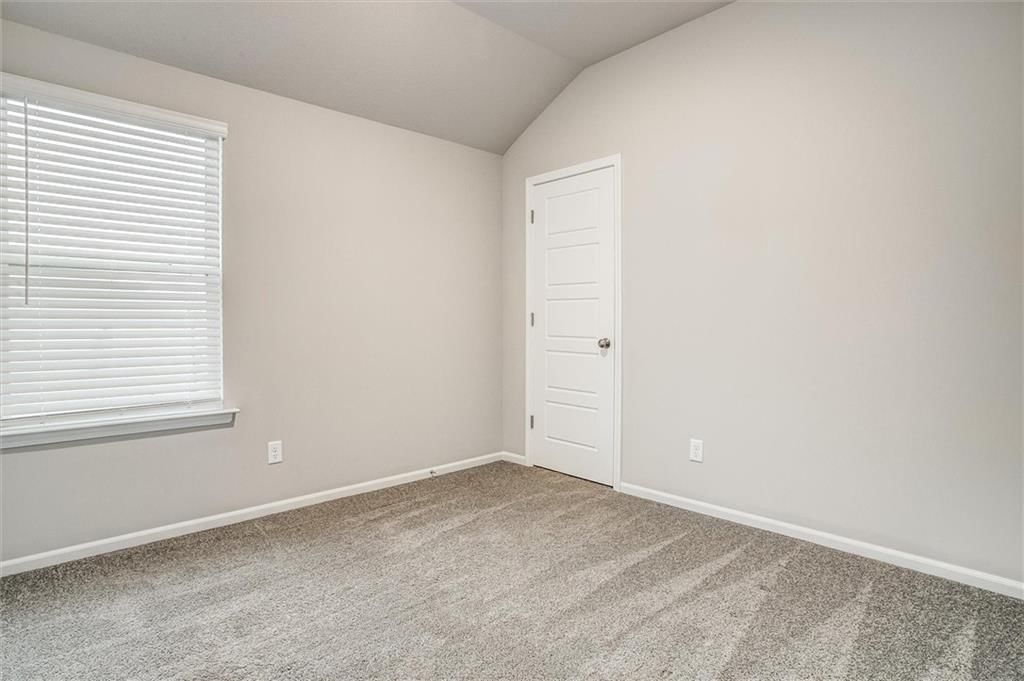 533 SE Laurel Drive — photo 14