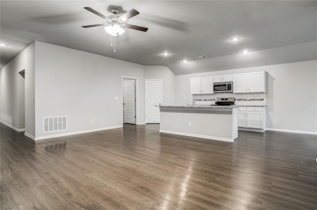 533 SE Laurel Drive — photo 16