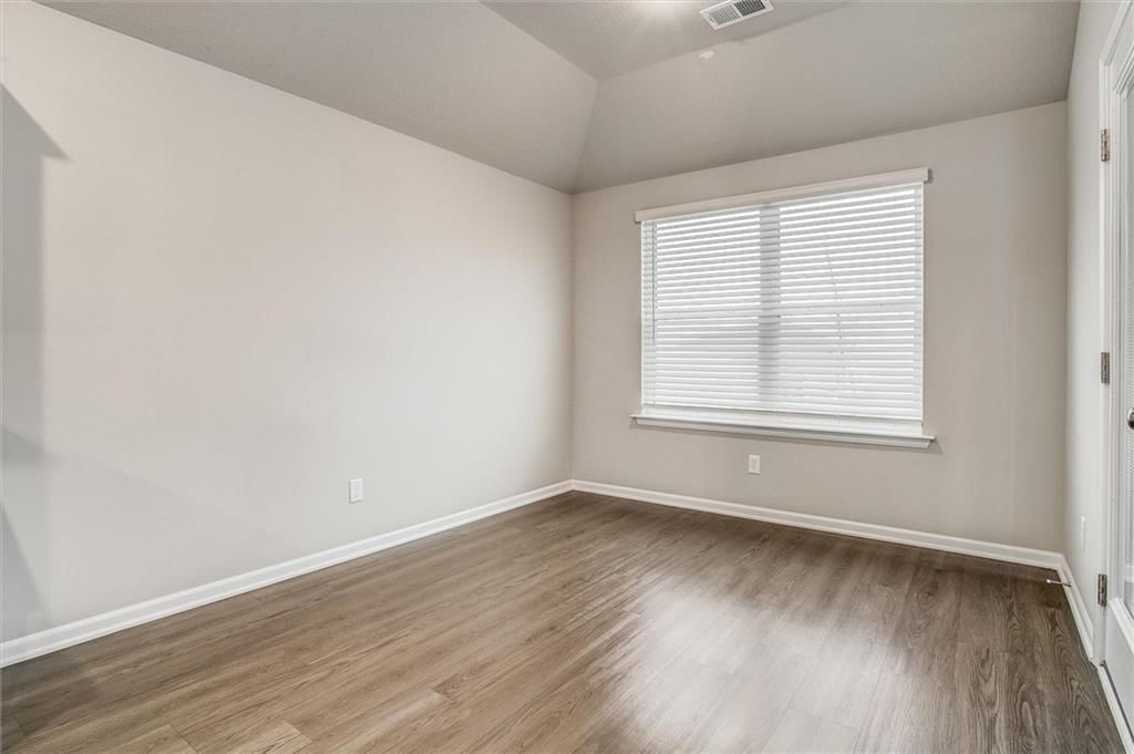 533 SE Laurel Drive — photo 17