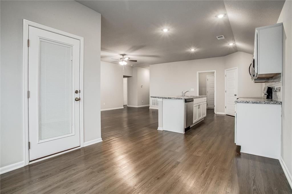533 SE Laurel Drive — photo 18