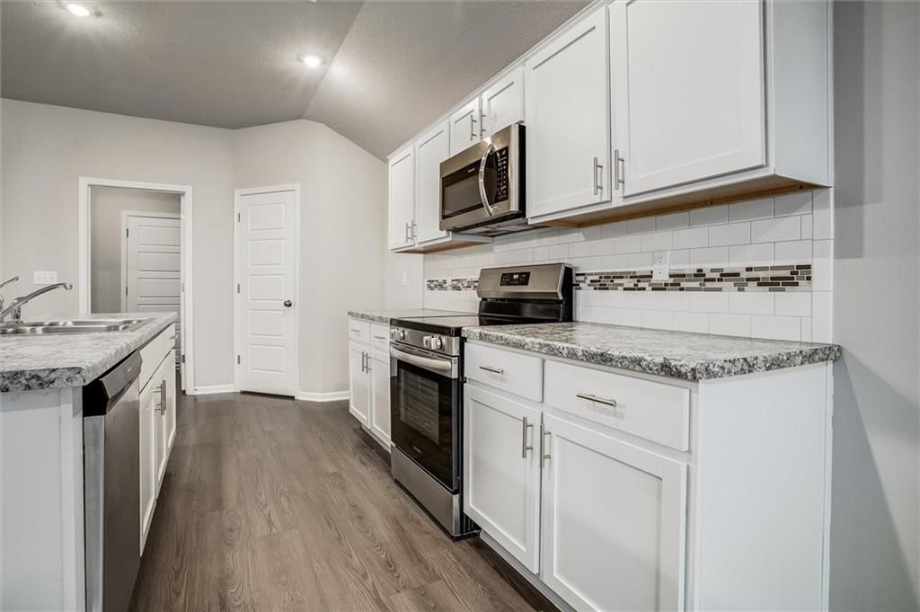 533 SE Laurel Drive — photo 19