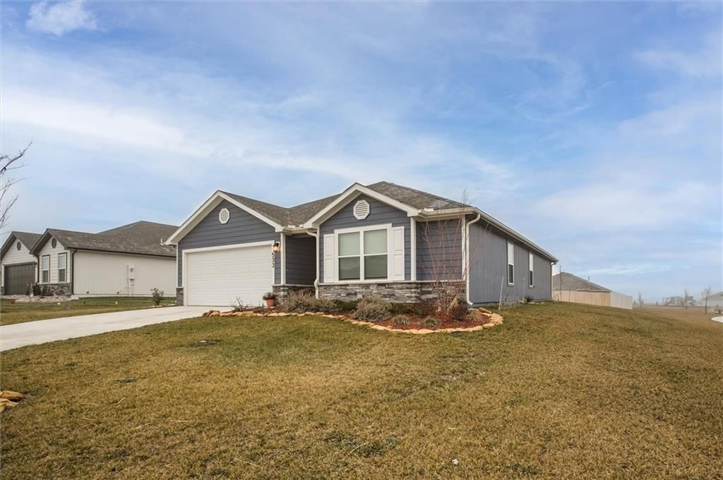533 SE Laurel Drive — photo 3