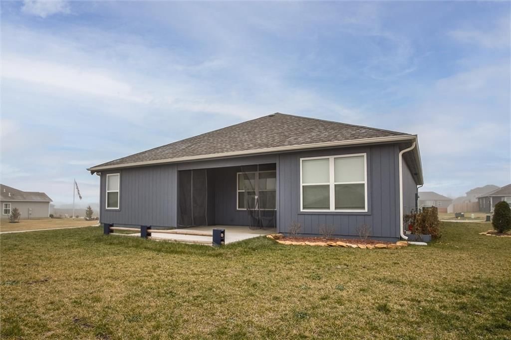 533 SE Laurel Drive — photo 5