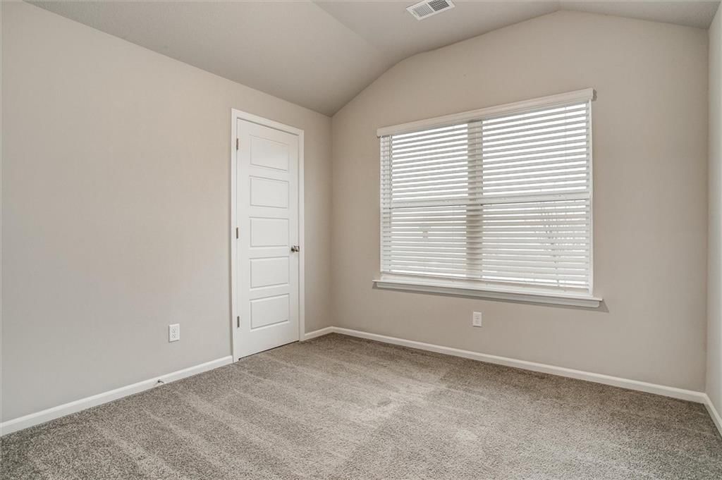 533 SE Laurel Drive — photo 8