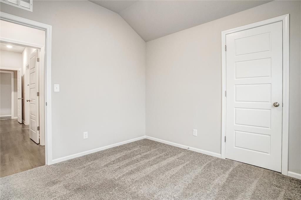 533 SE Laurel Drive — photo 9