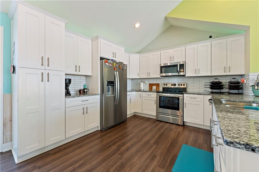 2220 Pemberton Drive — photo 10