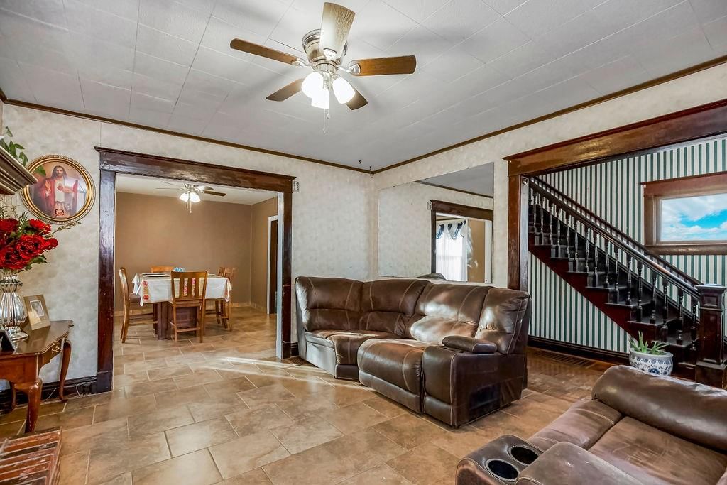 108 S HARDY Avenue — photo 6