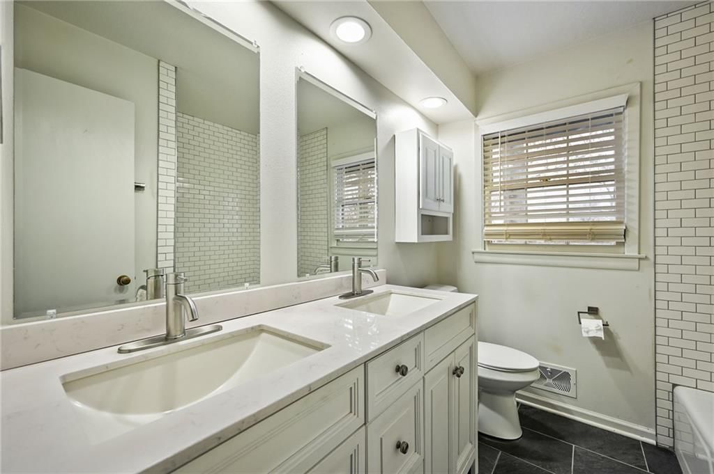 8601 Maywood Avenue — photo 11