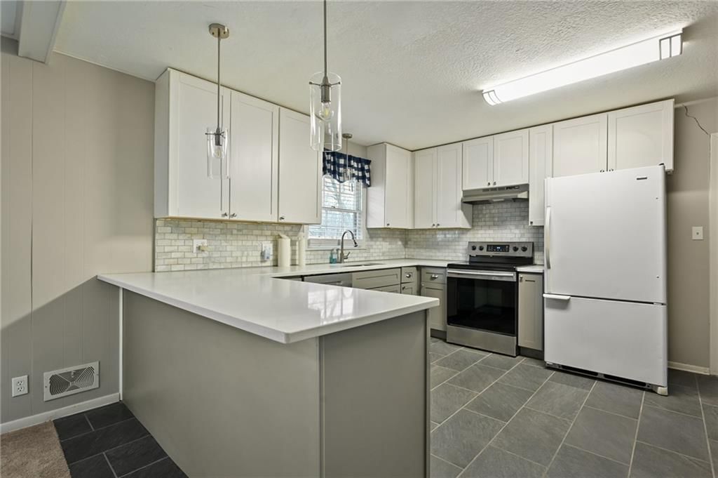 8601 Maywood Avenue — photo 5