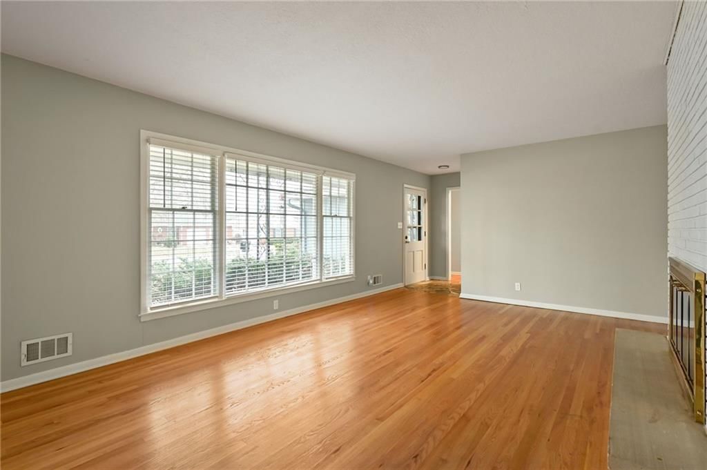 8601 Maywood Avenue — photo 6