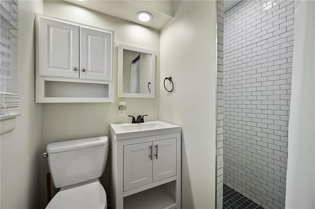 8601 Maywood Avenue — photo 7