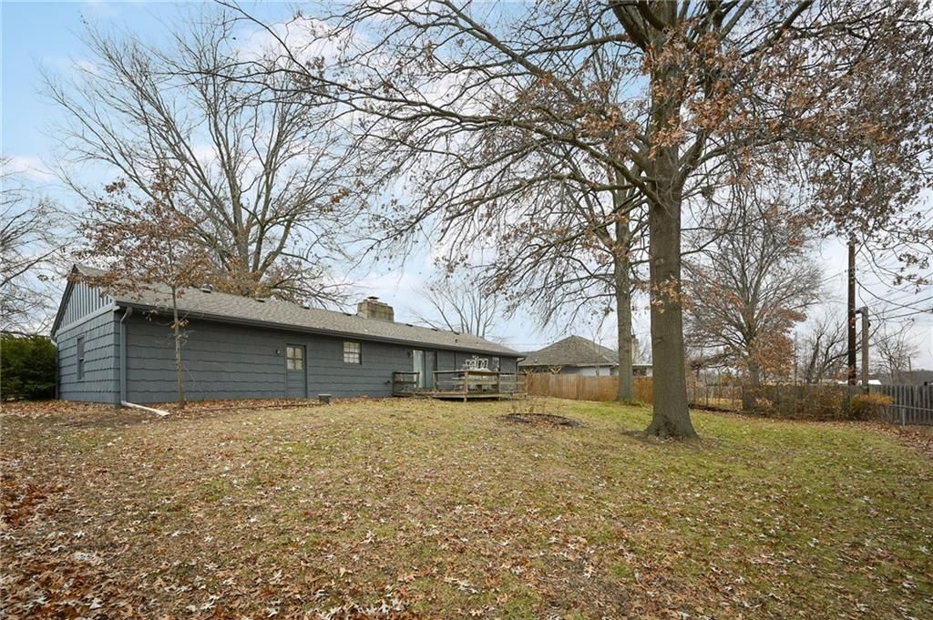 8601 Maywood Avenue — photo 9