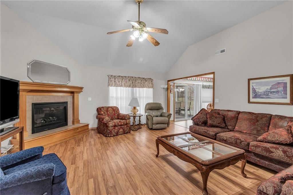 407 SW Crestview Drive — photo 2