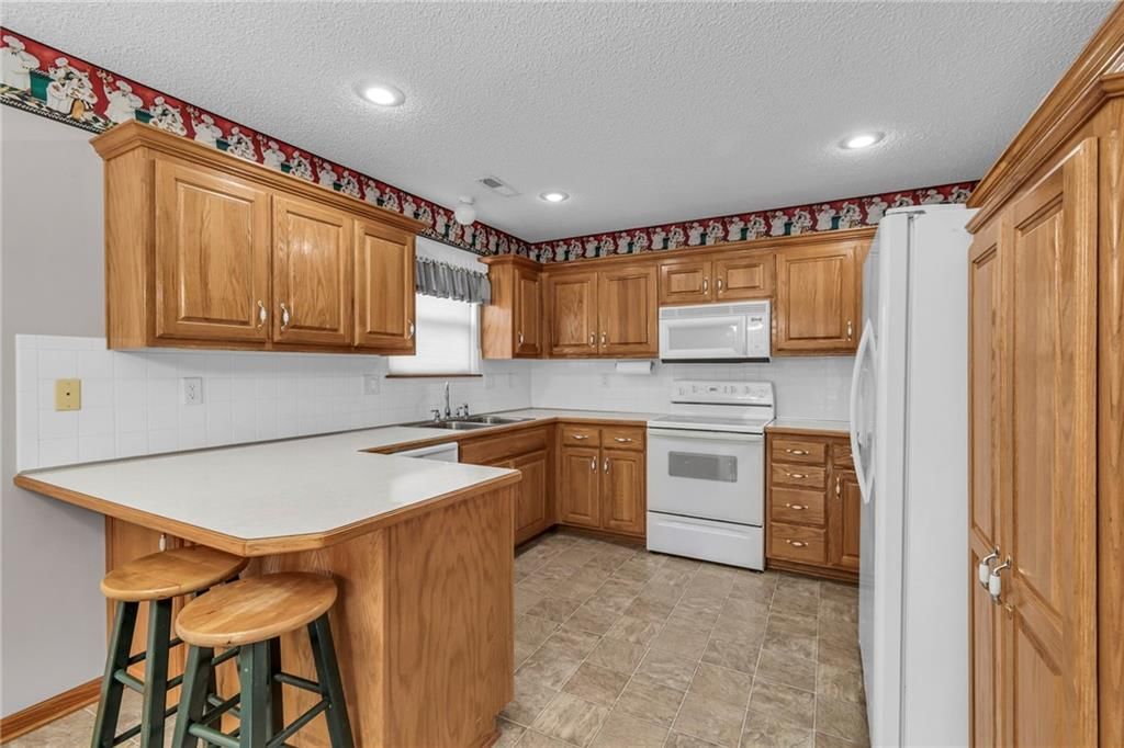 407 SW Crestview Drive — photo 4