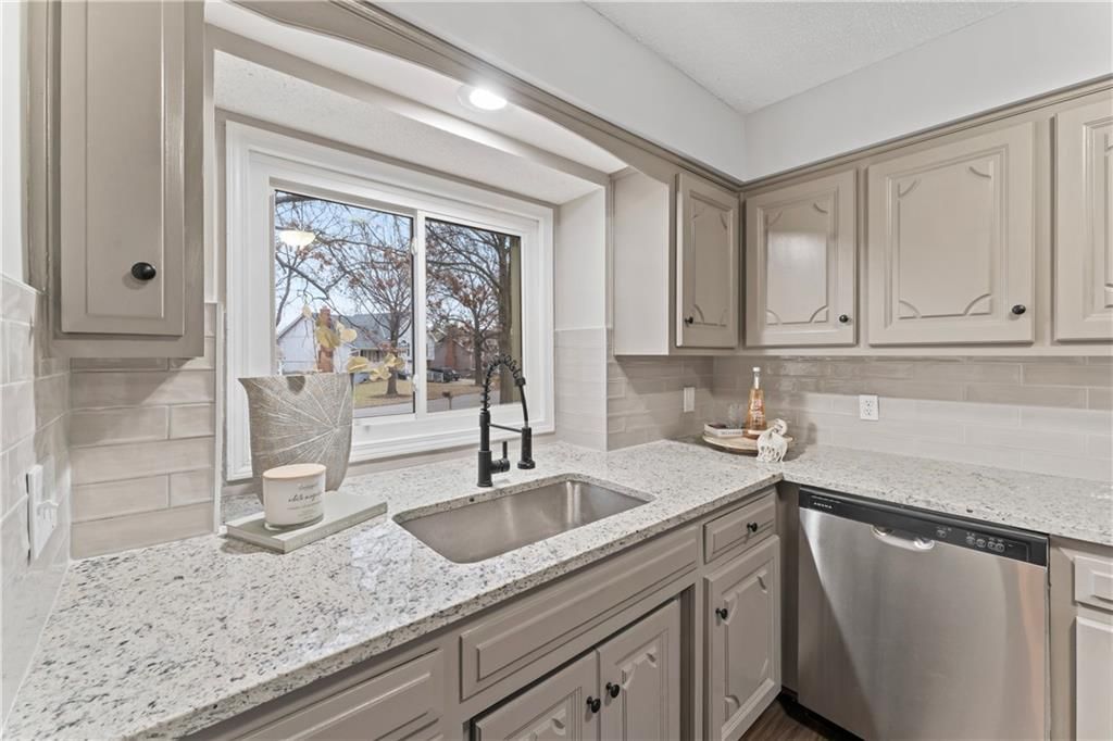1217 E Jamestown Drive — photo 13
