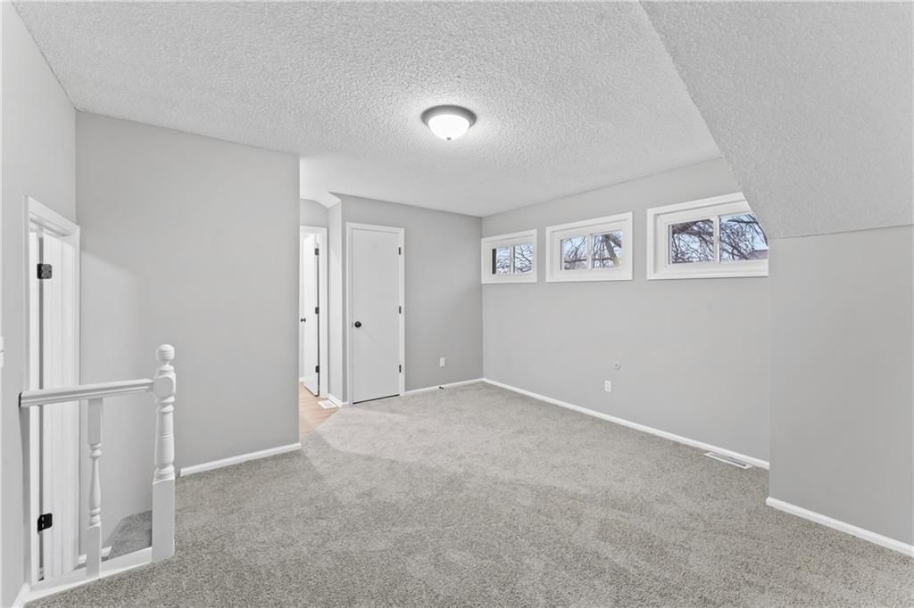 1217 E Jamestown Drive — photo 33