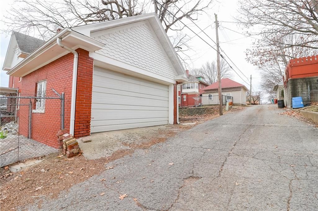 2609 Felix Street — photo 39