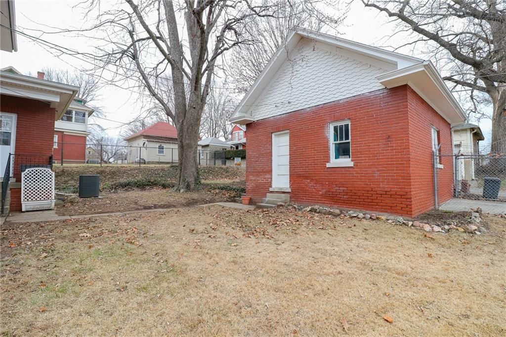 2609 Felix Street — photo 47
